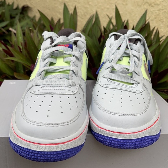 NIKE AIR FORCE 1 LV8 WMNS - Picture 13 of 16